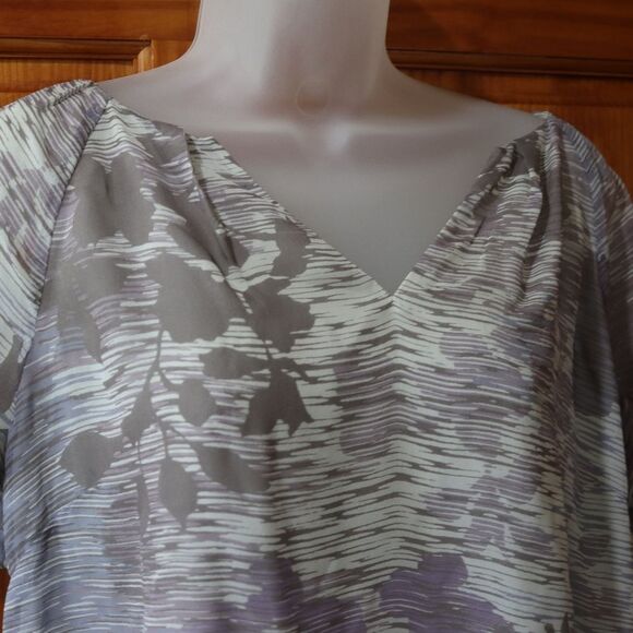 Banana Republic Gray Floral Stripes Pastel Lavender 100% Silk Shirt Top Blouse L - Picture 4 of 13